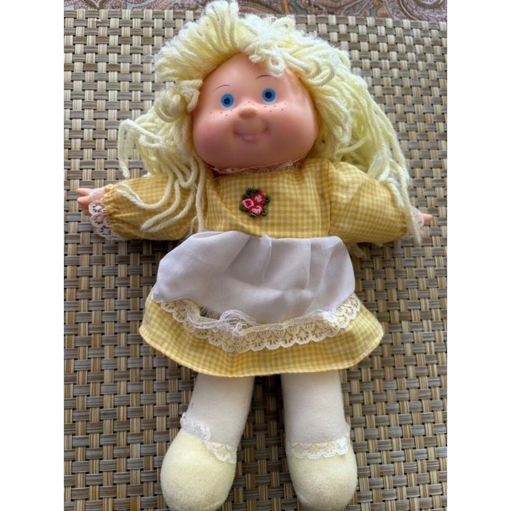 VTG 1980s Flower Kids Doll Blonde Yarn Hair Blue Eyes Yellow Gingham Dress